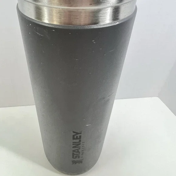 Stanley Quick Flip GO Water Bottle 24 Oz Push Button Lid Leakproof Charcoal Gray - Picture 6 of 15